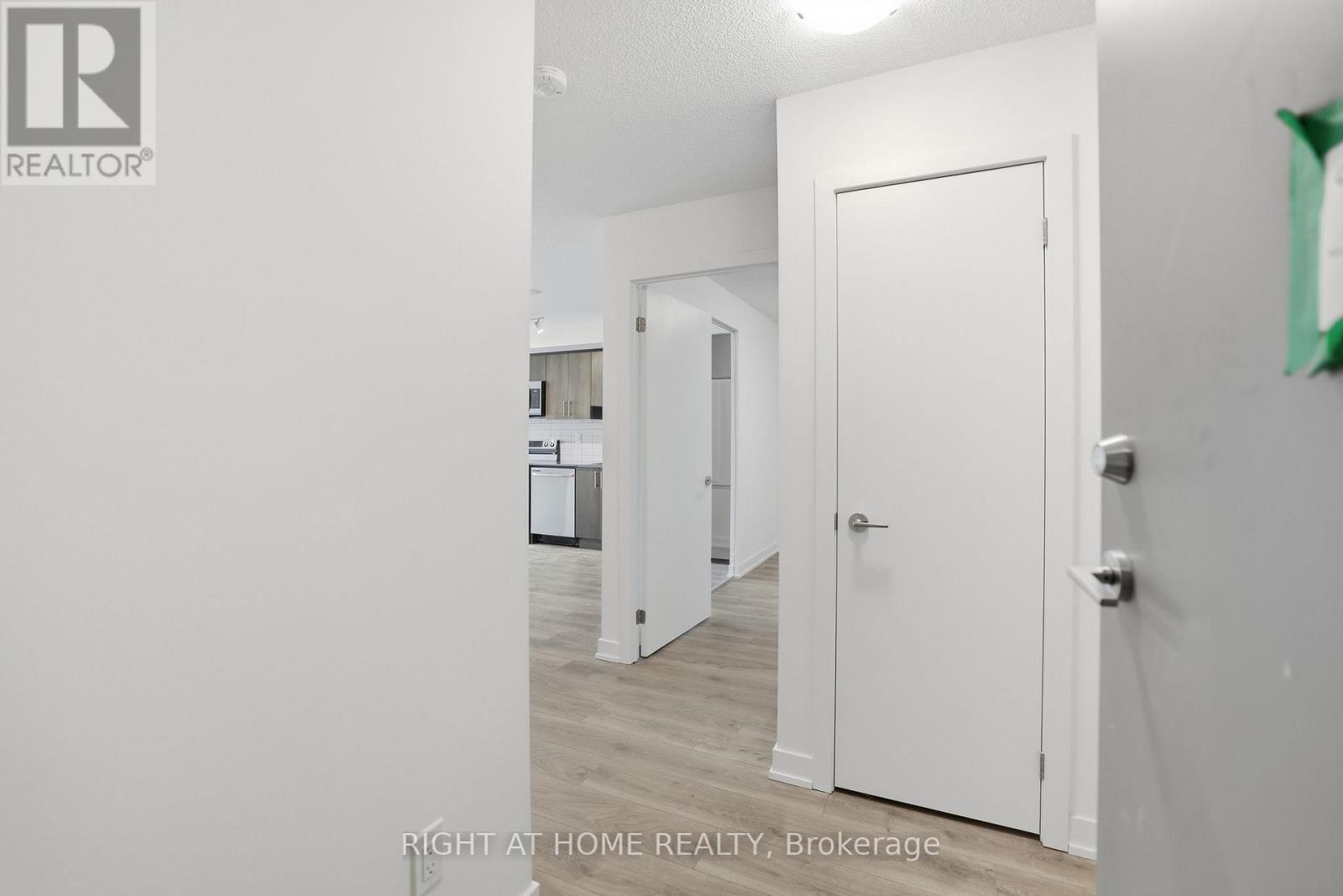 504 - 1010 Sandy Beach Road, Pickering, Ontario  L1W 3V9 - Photo 3 - E13107624