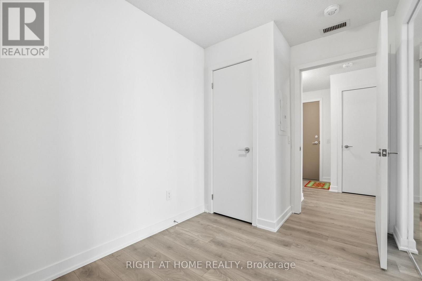 504 - 1010 Sandy Beach Road, Pickering, Ontario  L1W 3V9 - Photo 5 - E13107624