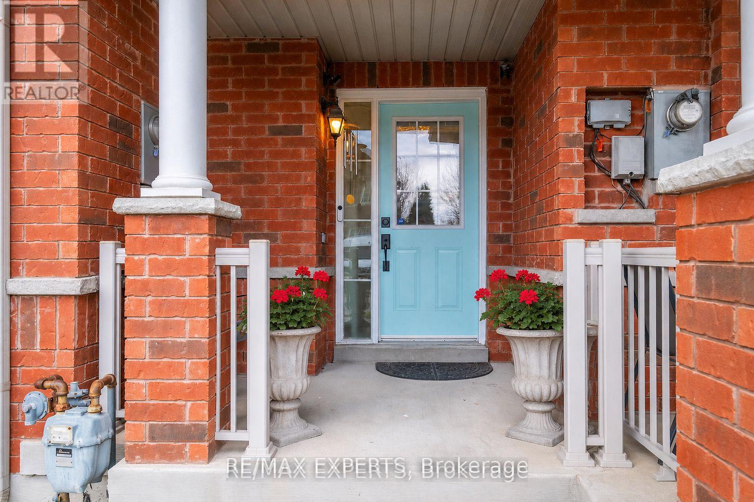 117 Revelstoke Crescent, Richmond Hill, Ontario  L4B 4T5 - Photo 2 - N13074506