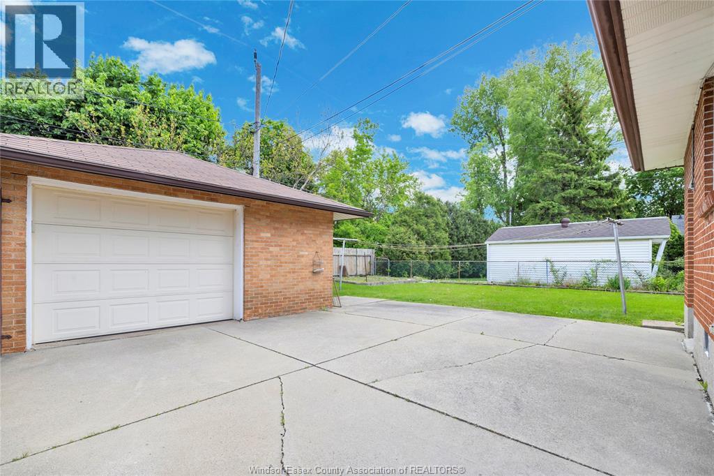 380 Partington, Windsor, Ontario  N9B 2N5 - Photo 15 - 26011512
