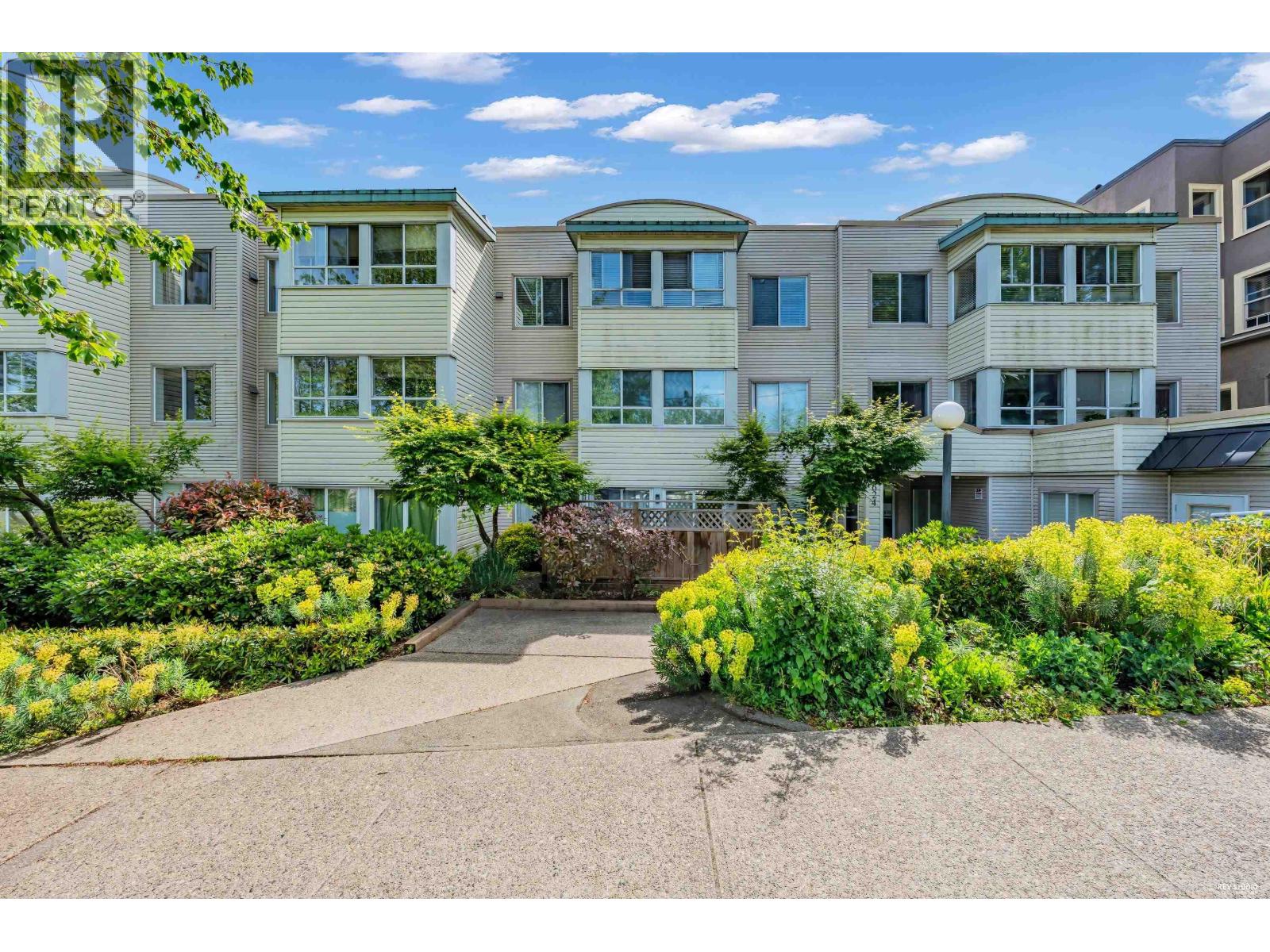 202 3624 Fraser Street, Vancouver, British Columbia  V5V 4C8 - Photo 1 - R3124954