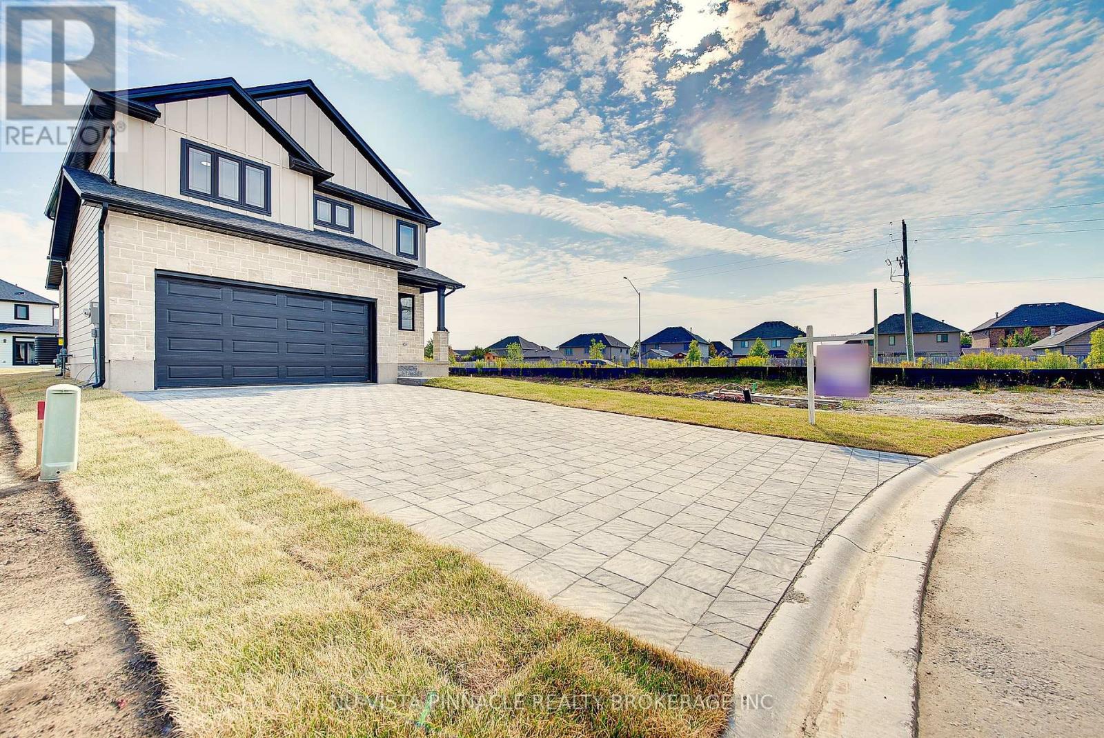 10 Woodmere Path, Middlesex Centre, Ontario  N0M 2A0 - Photo 3 - X13145812