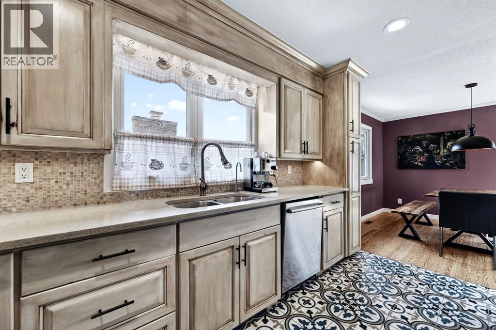 8 Slocan Road SW, Calgary, Alberta  T2W 0S8 - Photo 11 - A2308549