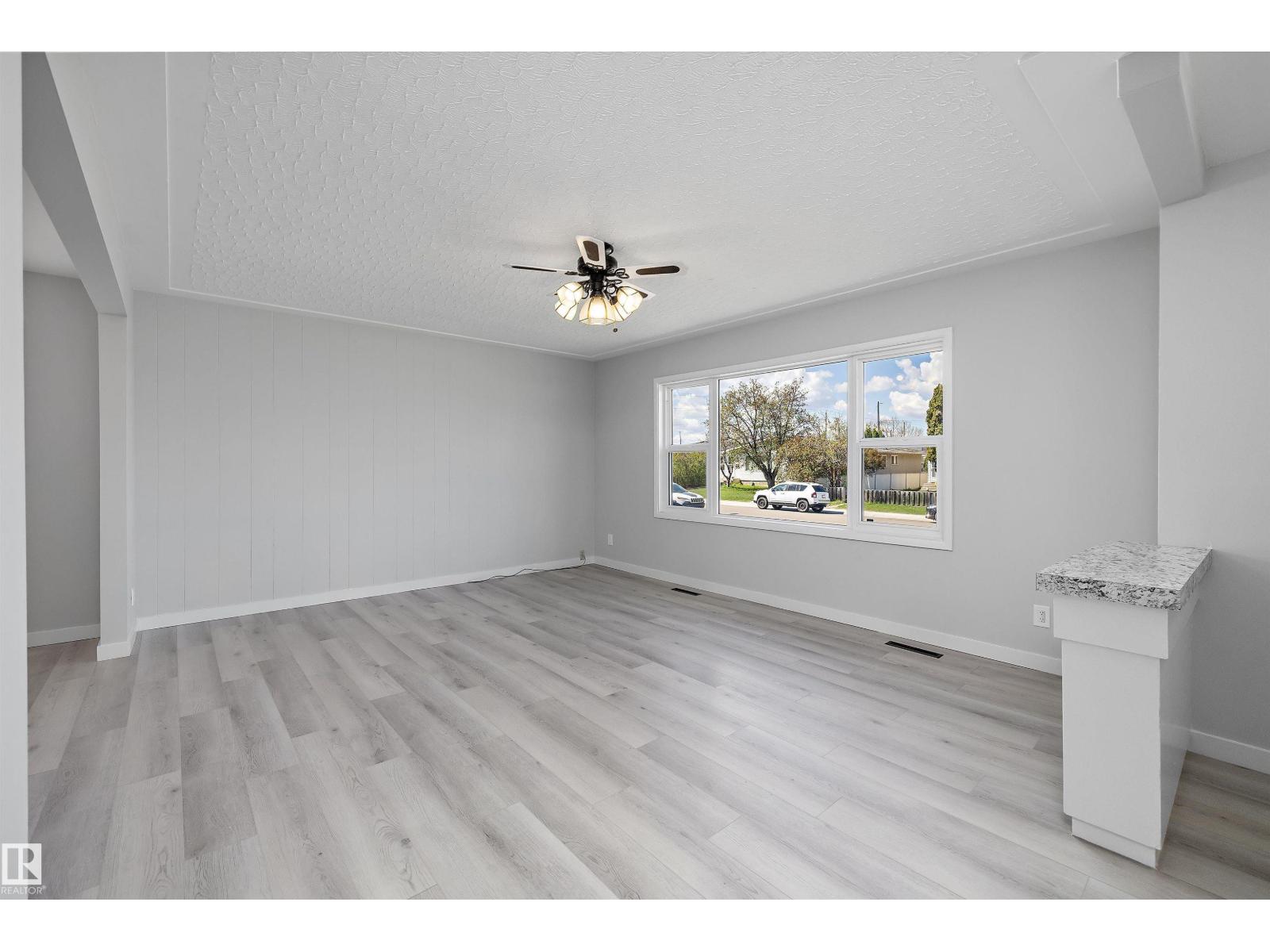 12715 / 12717 93 St Nw, Edmonton, Alberta  T5E 3S9 - Photo 4 - E4488604