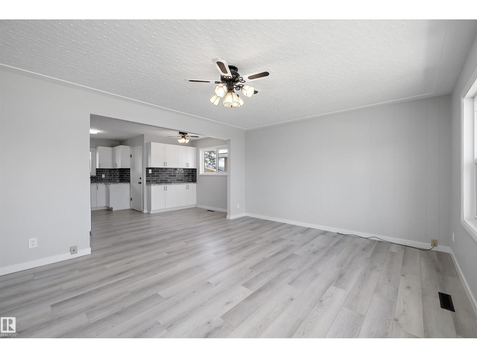 12715 / 12717 93 St Nw, Edmonton, Alberta  T5E 3S9 - Photo 7 - E4488604