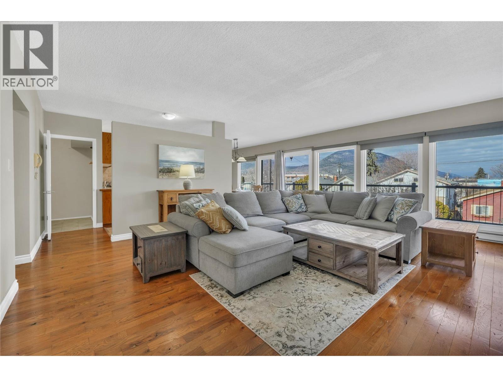 328 Nanaimo Avenue W, Penticton, British Columbia  V2A 1N7 - Photo 5 - 10388006