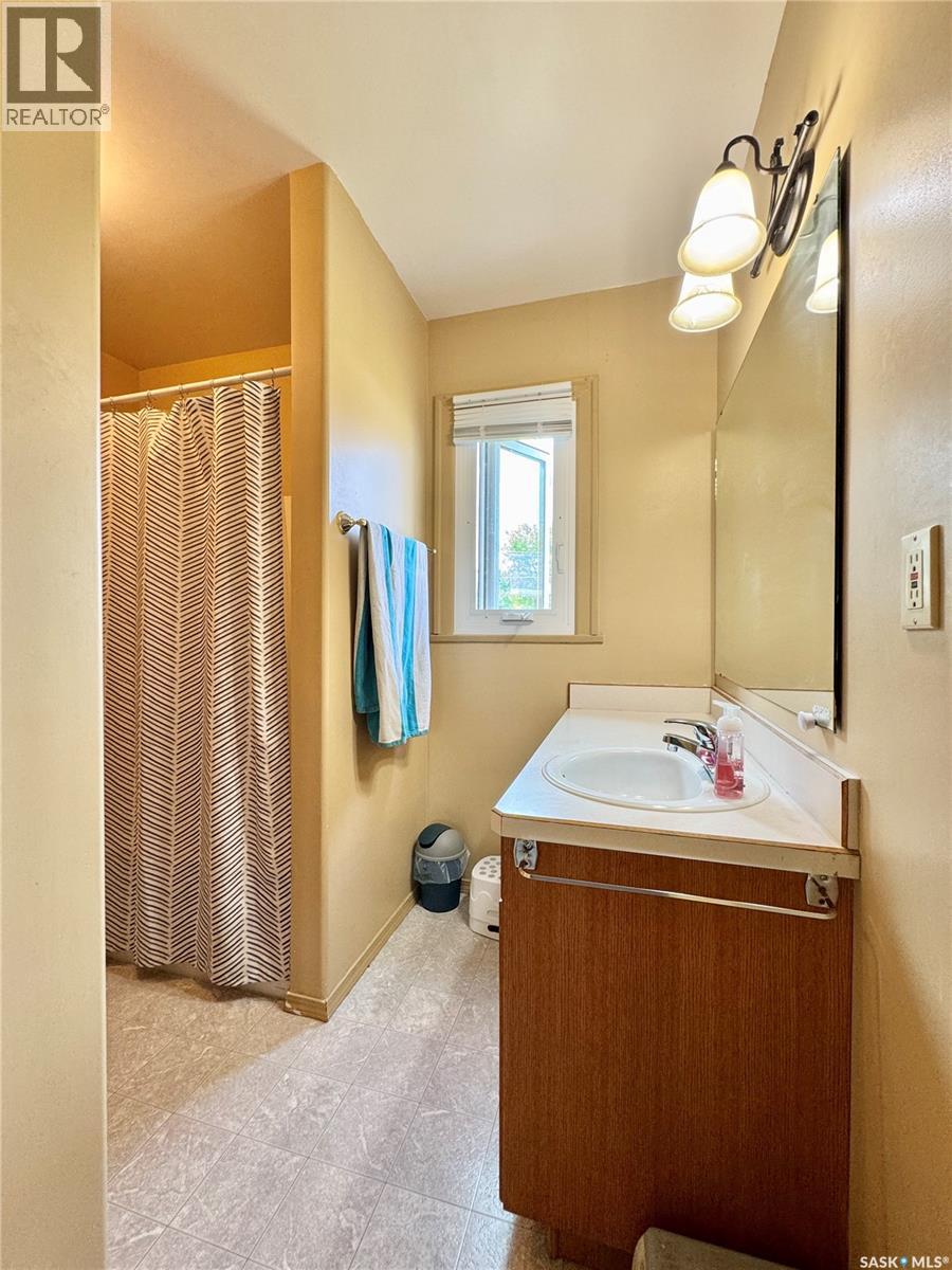 405 March Avenue E, Langenburg, Saskatchewan  S0A 0A0 - Photo 17 - SK036400