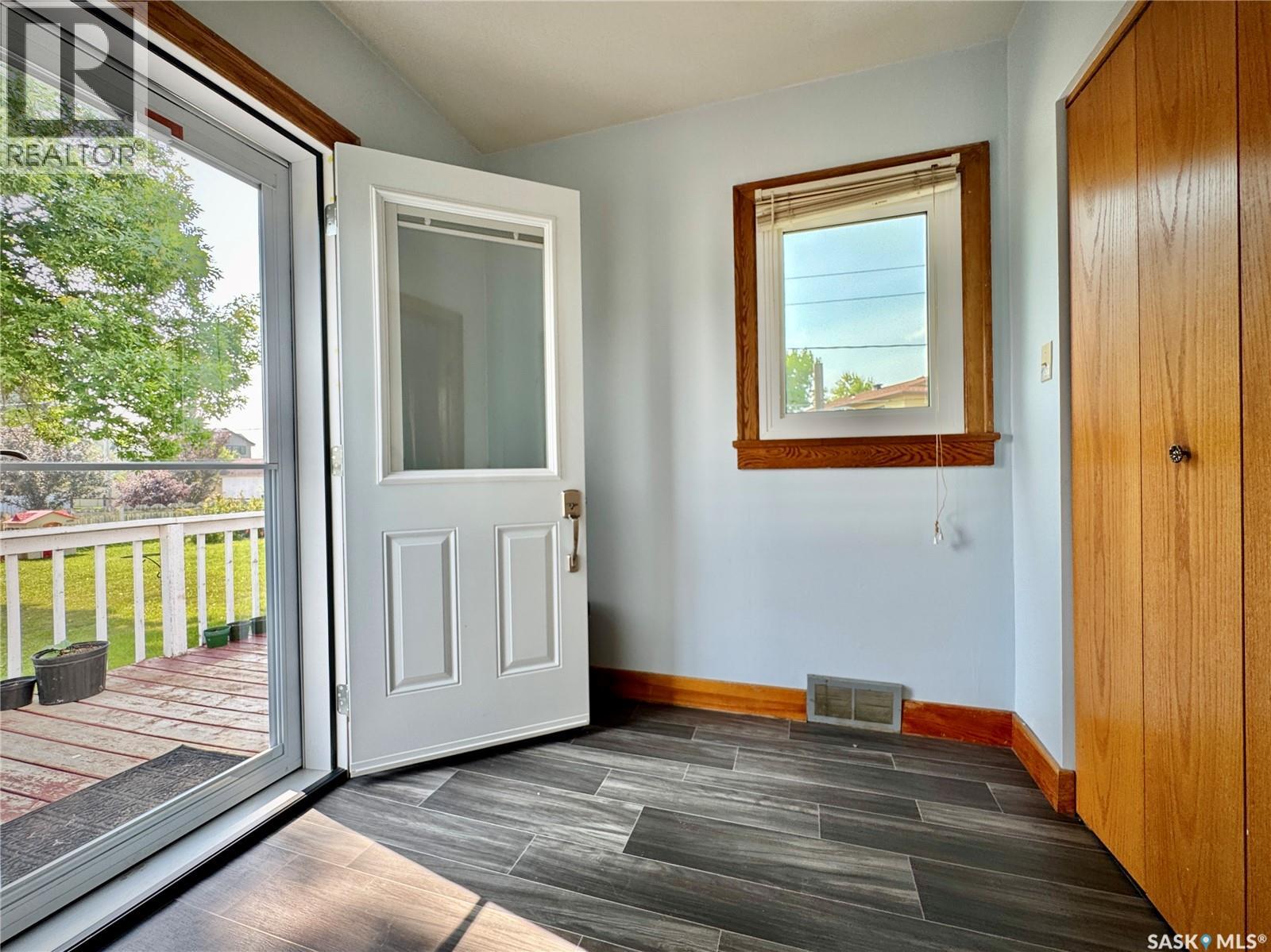 405 March Avenue E, Langenburg, Saskatchewan  S0A 0A0 - Photo 2 - SK036400