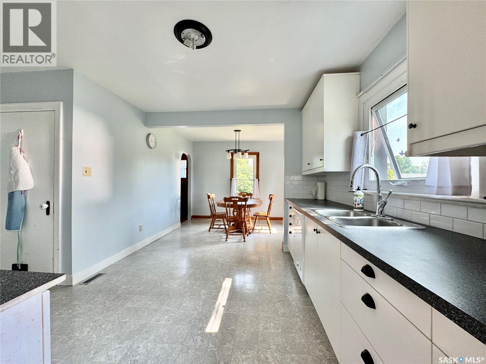 405 March Avenue E, Langenburg, Saskatchewan  S0A 0A0 - Photo 4 - SK036400