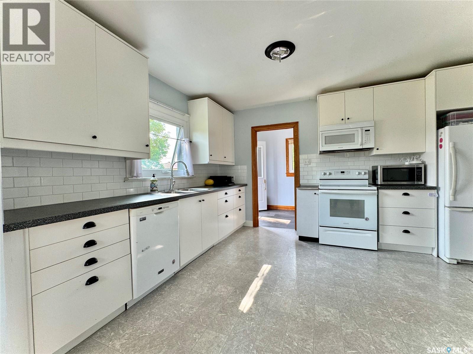 405 March Avenue E, Langenburg, Saskatchewan  S0A 0A0 - Photo 6 - SK036400