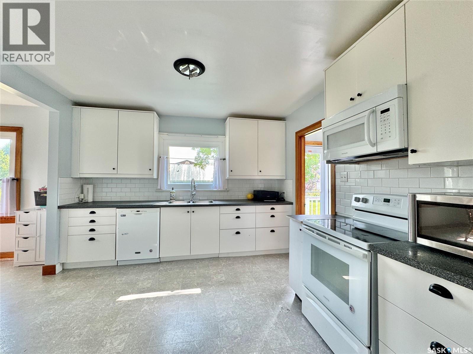 405 March Avenue E, Langenburg, Saskatchewan  S0A 0A0 - Photo 8 - SK036400