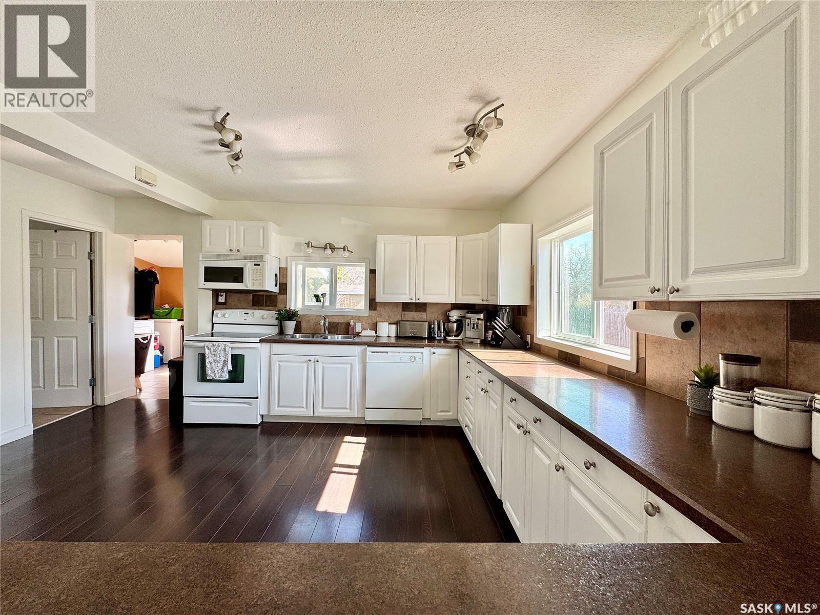 130 5th Street, Bredenbury, Saskatchewan  S0A 0H0 - Photo 3 - SK036399