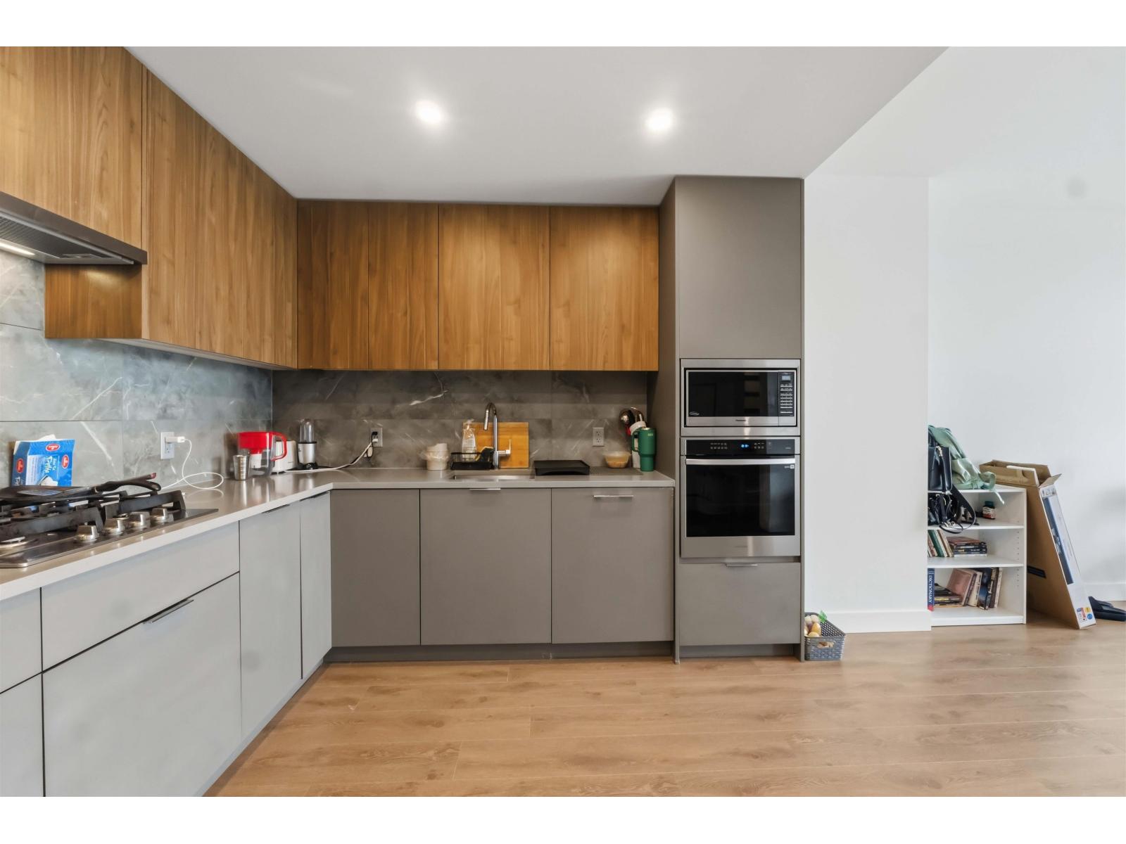 2401 13359 Old Yale Road, Surrey, British Columbia  V3T 0S4 - Photo 8 - R3125073