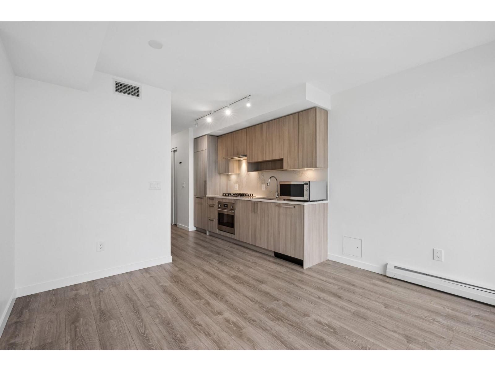 704 13350 Central Avenue, Surrey, British Columbia V3T 0S1 - Photo 8 - R3125086