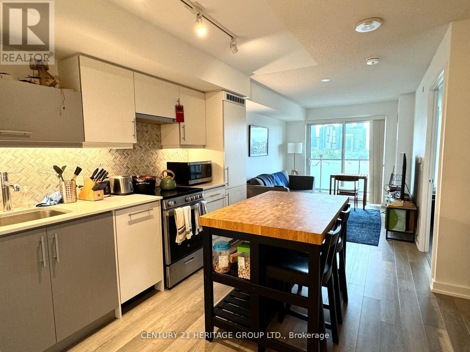 602 - 181 Huron Street, Toronto, Ontario  M5T 2B6 - Photo 1 - C13145746