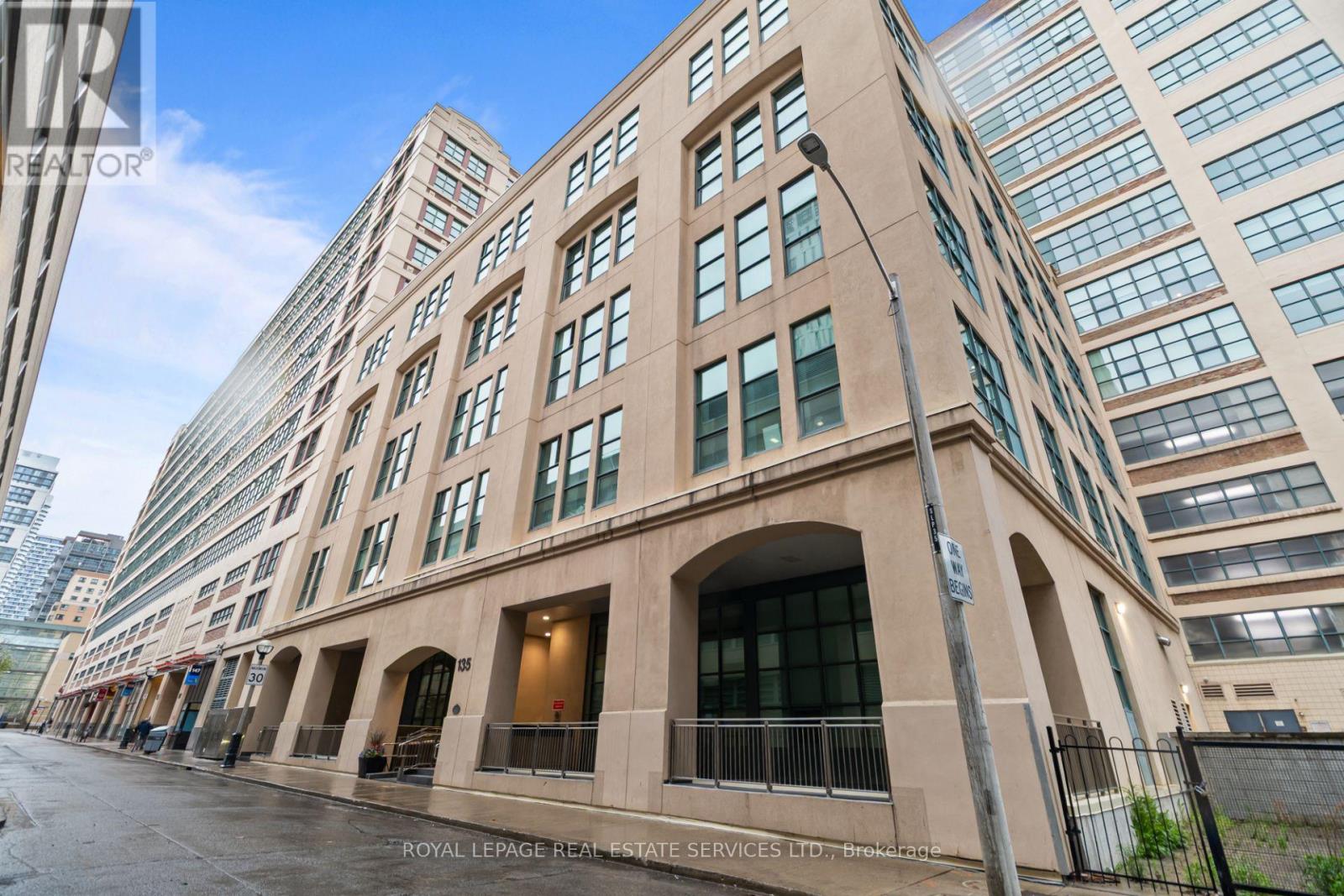 501 - 135 Dalhousie Street, Toronto, Ontario  M5B 2S1 - Photo 2 - C13145814