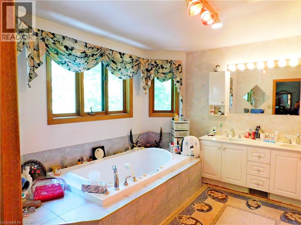 4916 Thirty Road N, Beamsville, Ontario  L3J 1W2 - Photo 48 - 40748792