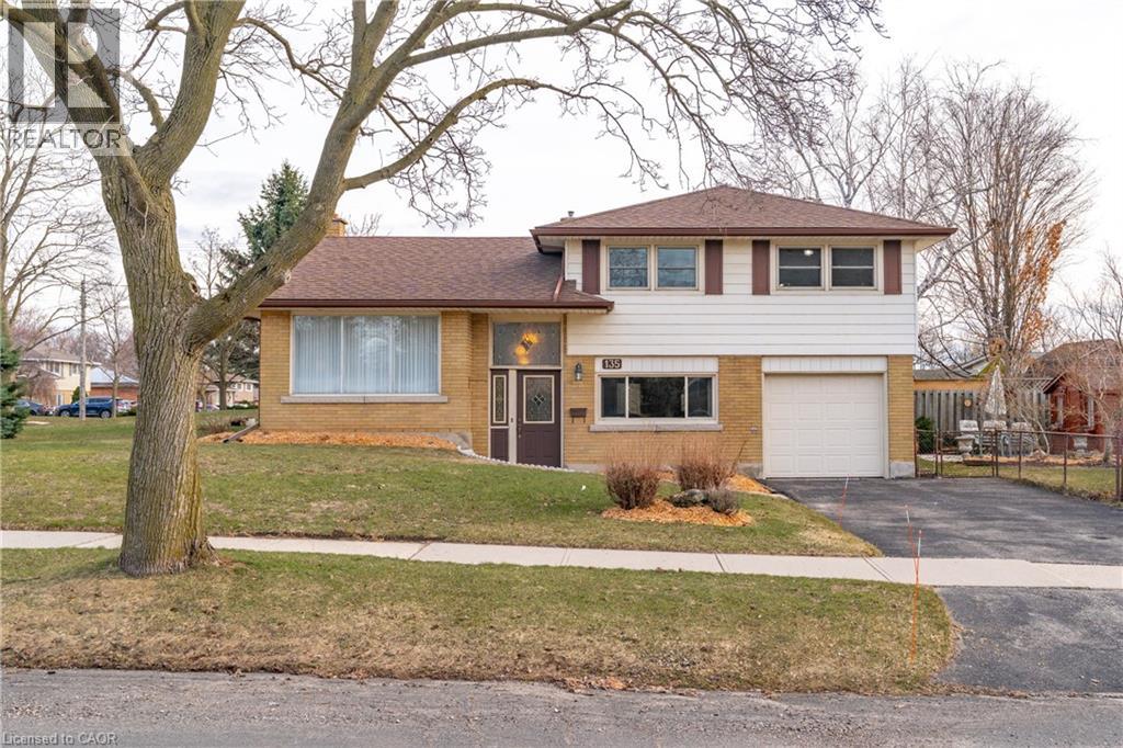 135 BURBANK Road, Kitchener, Ontario