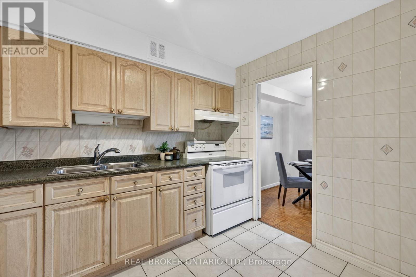 901 - 80 Inverlochy Boulevard, Markham, Ontario  L3T 4P3 - Photo 7 - N13145710