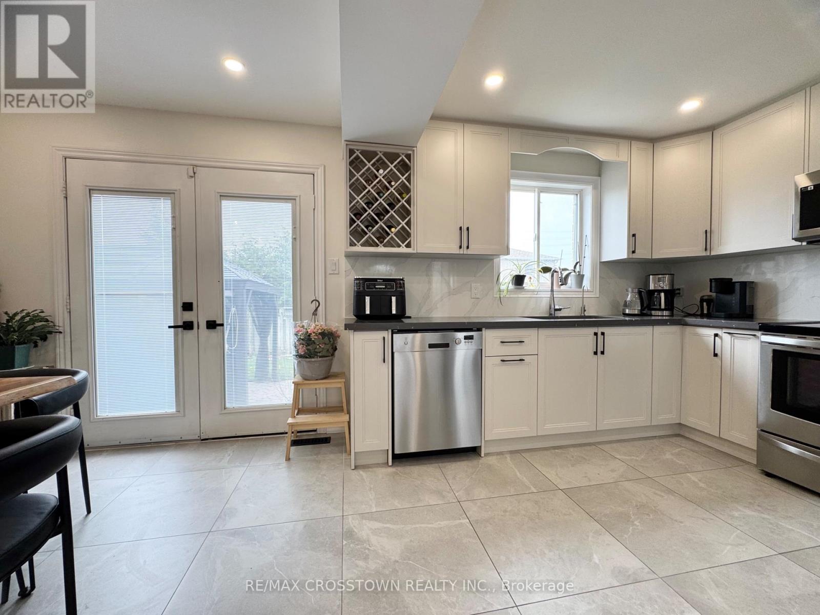 25 Nicole Marie Avenue, Barrie (East Bayfield), Ontario  L4M 6Z1 - Photo 7 - S13145892