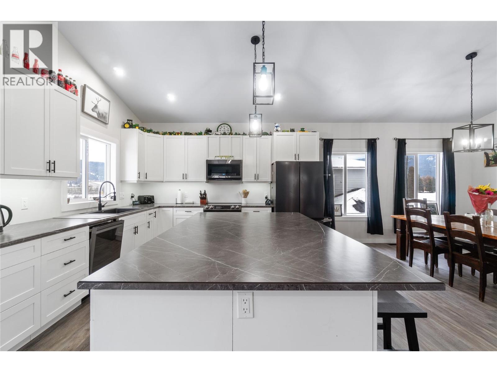 148 4th Avenue, Grindrod, British Columbia  V0E 1Y0 - Photo 11 - 10387947