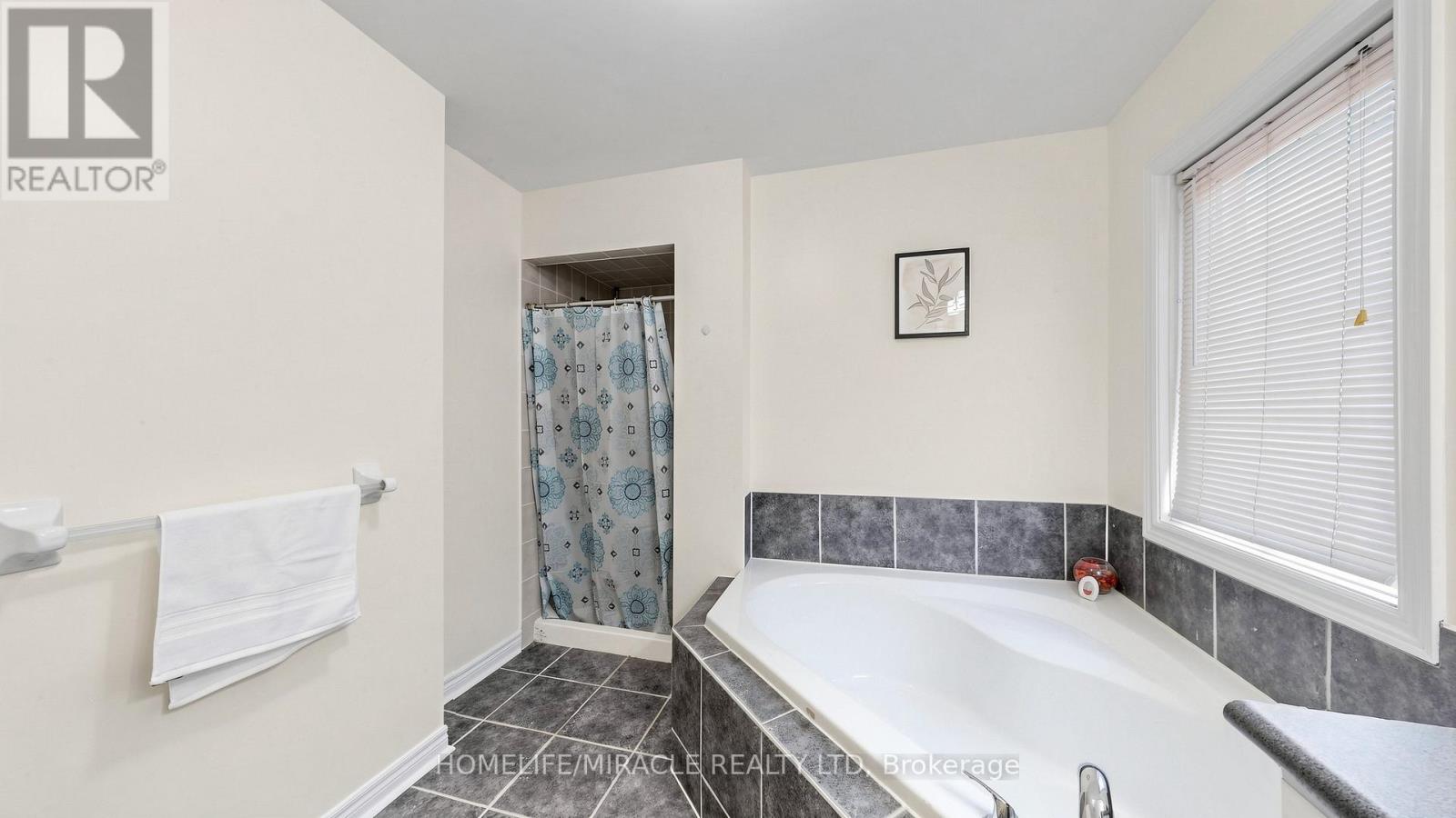 66 Rocky Point Crescent, Brampton, Ontario  L6V 4R7 - Photo 23 - W13145734