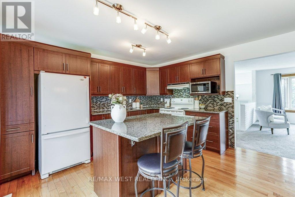 2995 Saint Malo Circle, Mississauga, Ontario  L5N 1T1 - Photo 10 - W13145800