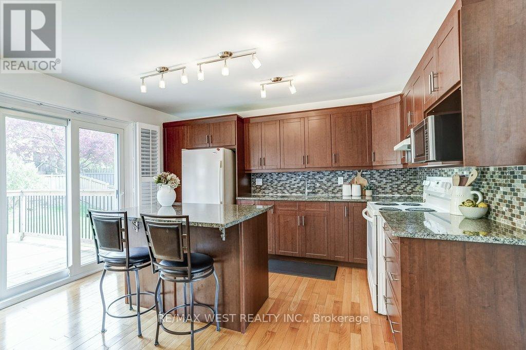 2995 Saint Malo Circle, Mississauga, Ontario  L5N 1T1 - Photo 9 - W13145800