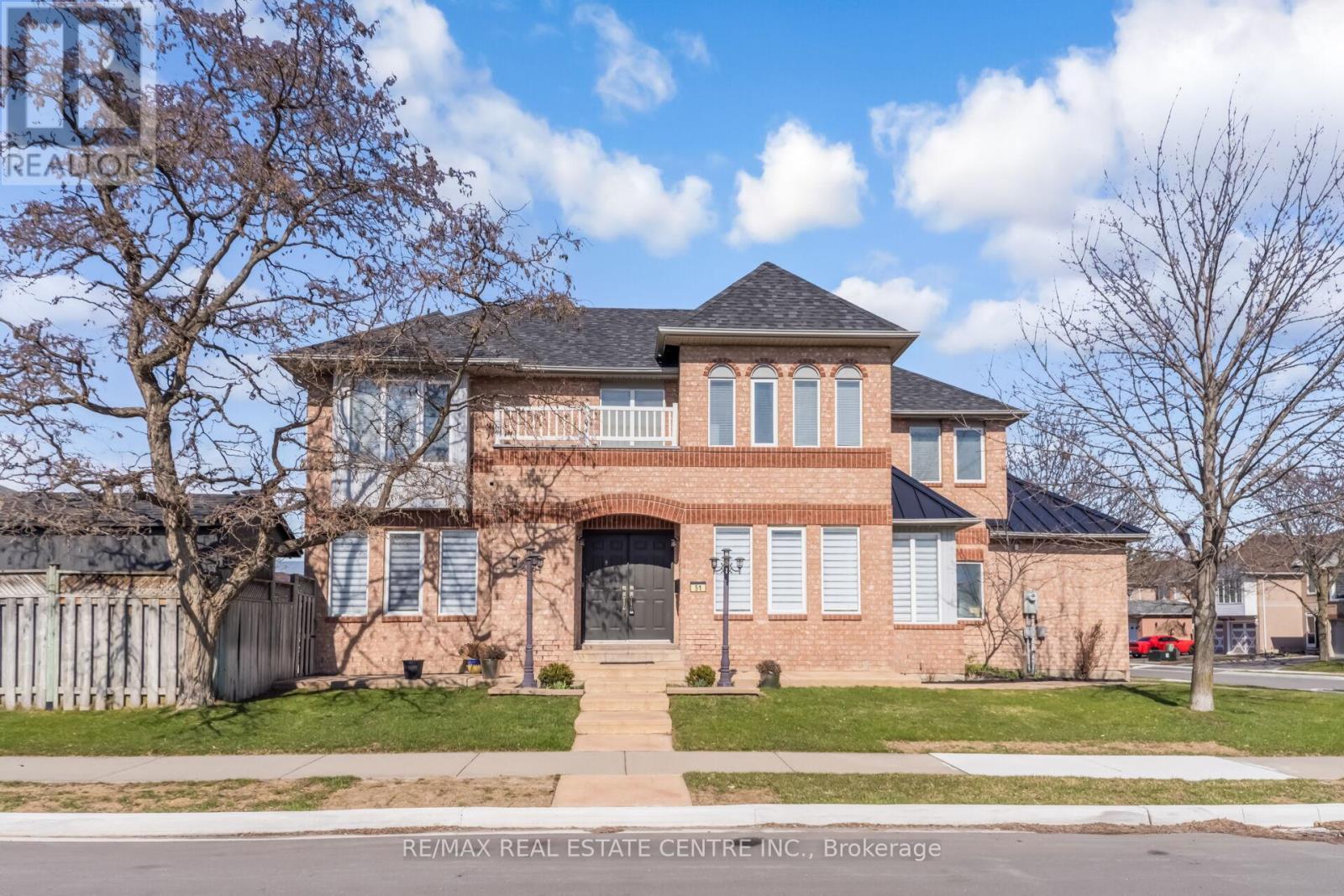 51 Pebblestone Circle, Brampton, Ontario  L6X 4N2 - Photo 1 - W13145850