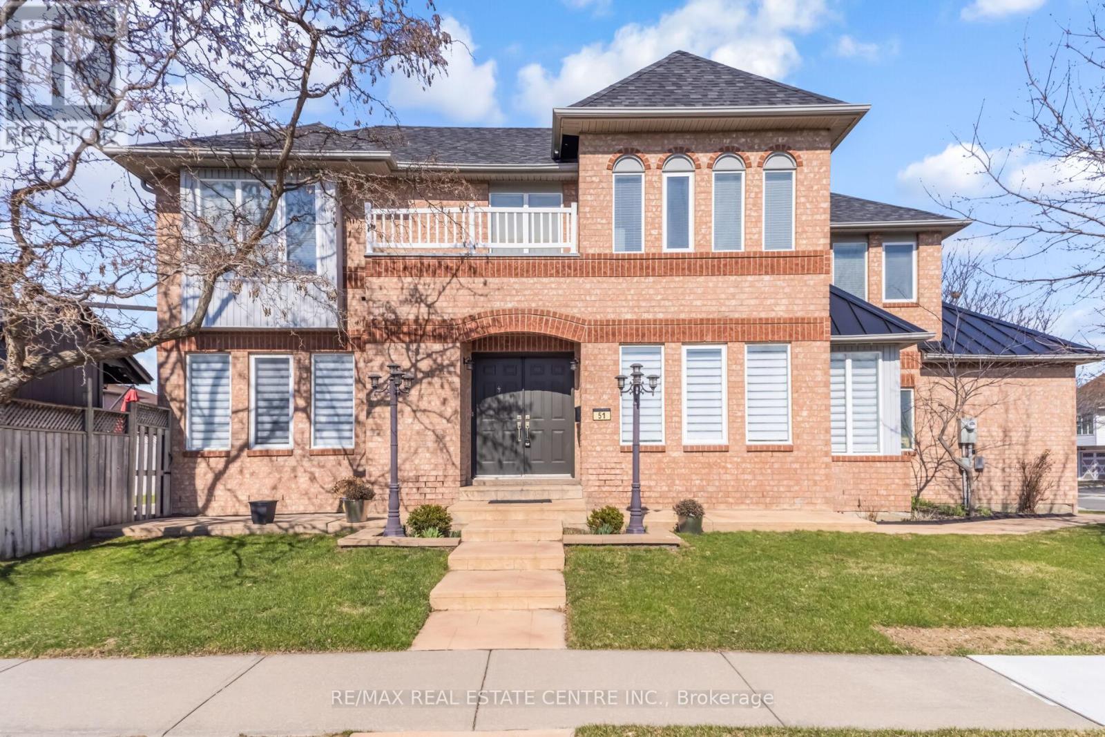 51 Pebblestone Circle, Brampton, Ontario  L6X 4N2 - Photo 2 - W13145850