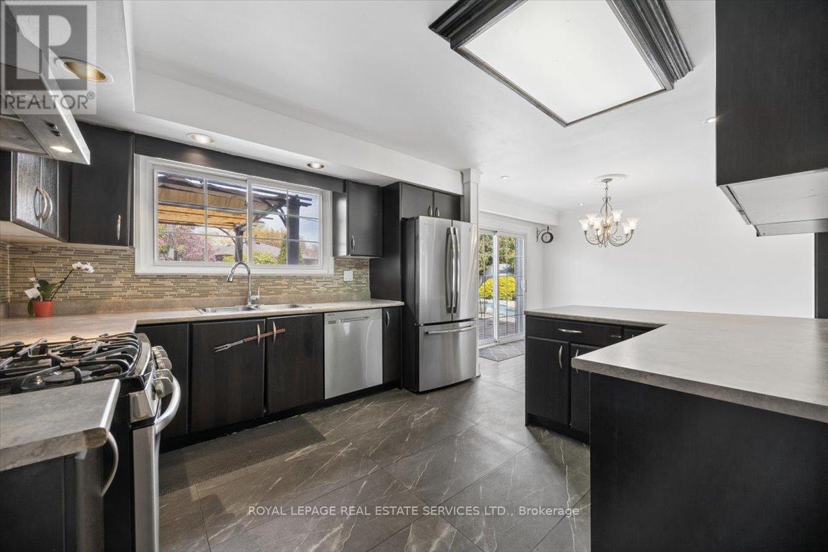 18 Chesterfield Road, Brampton, Ontario  L6W 1K9 - Photo 14 - W13145852