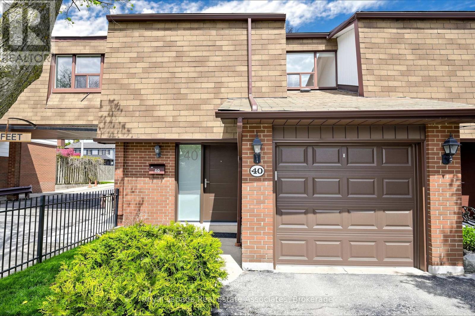 40 - 600 Silver Creek Boulevard, Mississauga, Ontario  L5A 2B4 - Photo 1 - W13145878