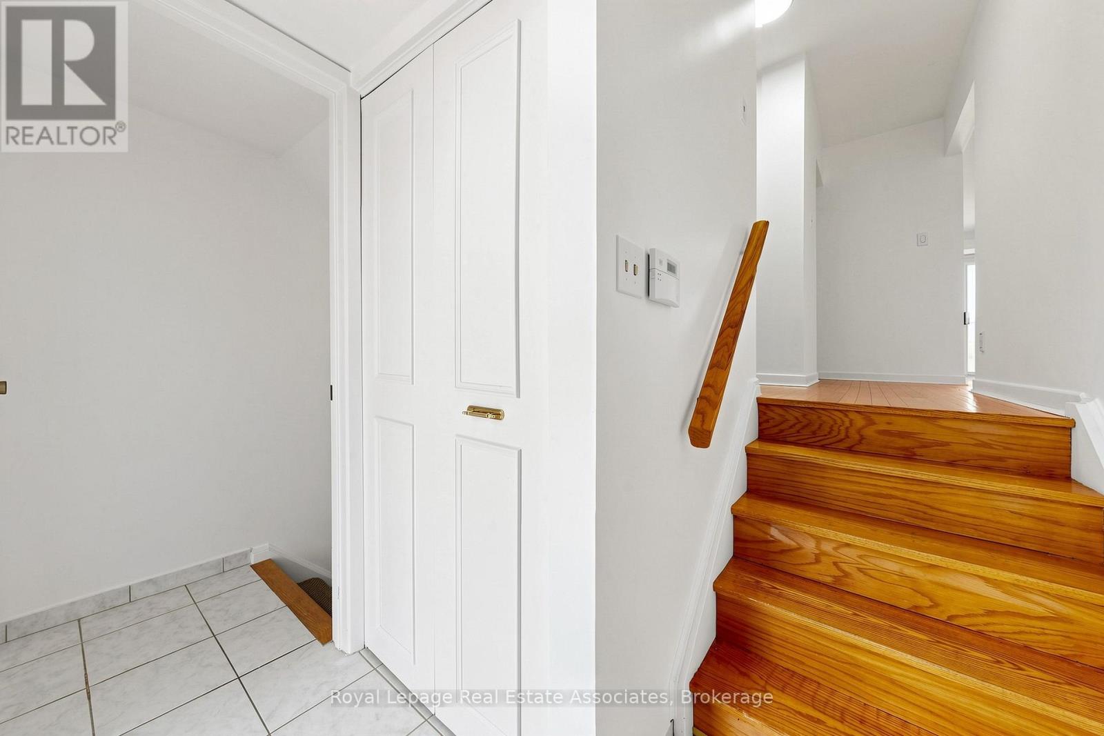 40 - 600 Silver Creek Boulevard, Mississauga, Ontario  L5A 2B4 - Photo 3 - W13145878