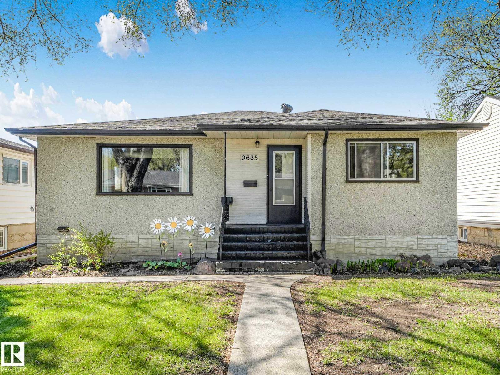 9635 64 AV NW, edmonton, Alberta