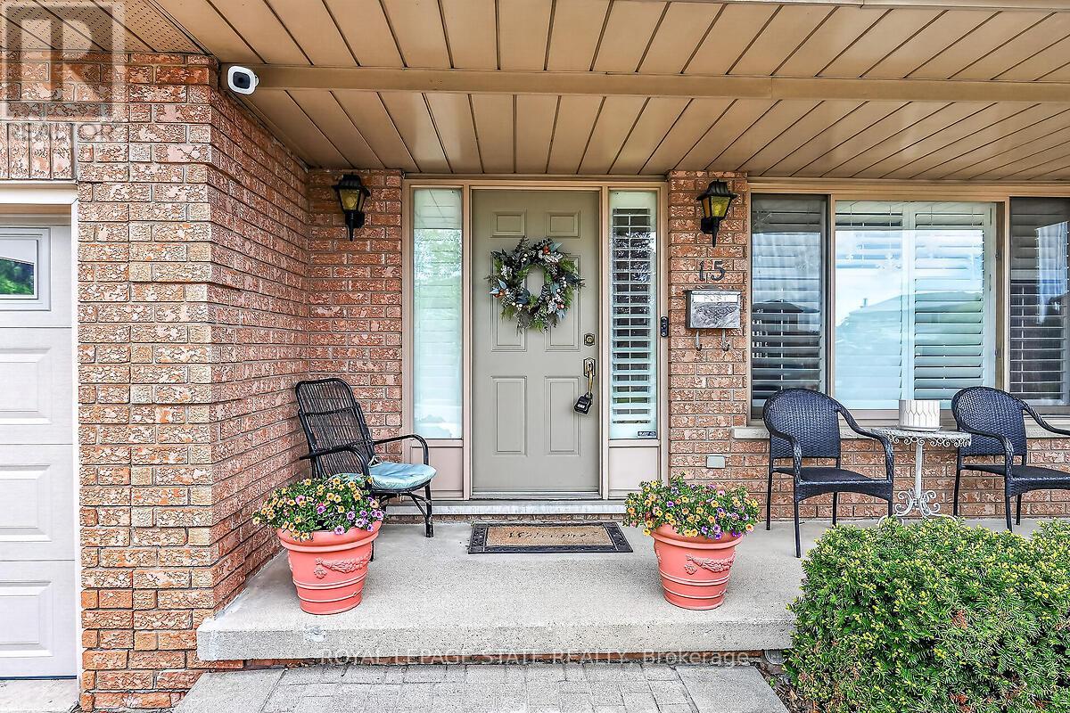 15 Gabriele Court, Hamilton, Ontario  L8G 5C4 - Photo 4 - X13145910