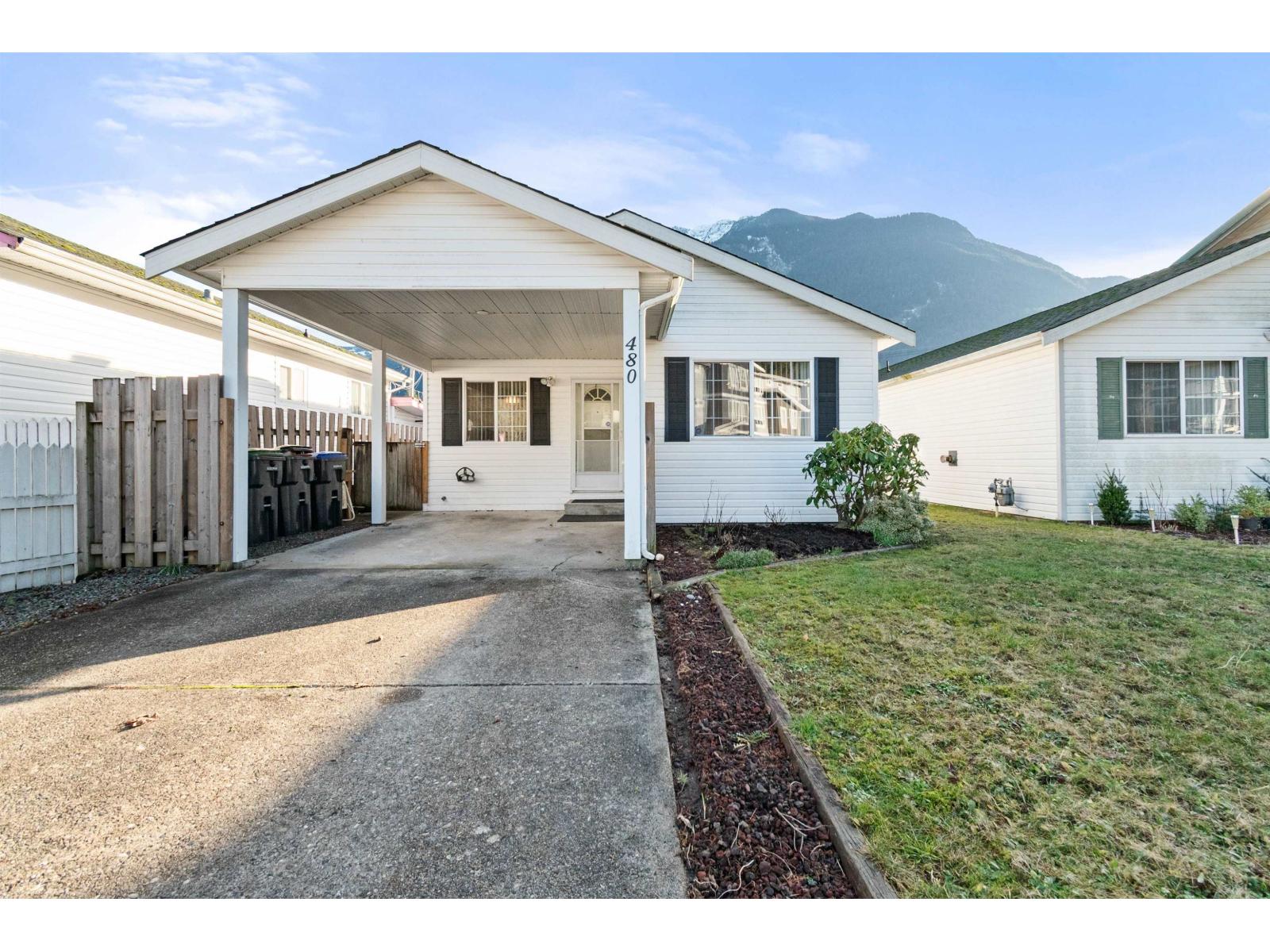 480 Coquihalla Street, Hope, Hope, British Columbia  V0X 1L0 - Photo 1 - R3084576