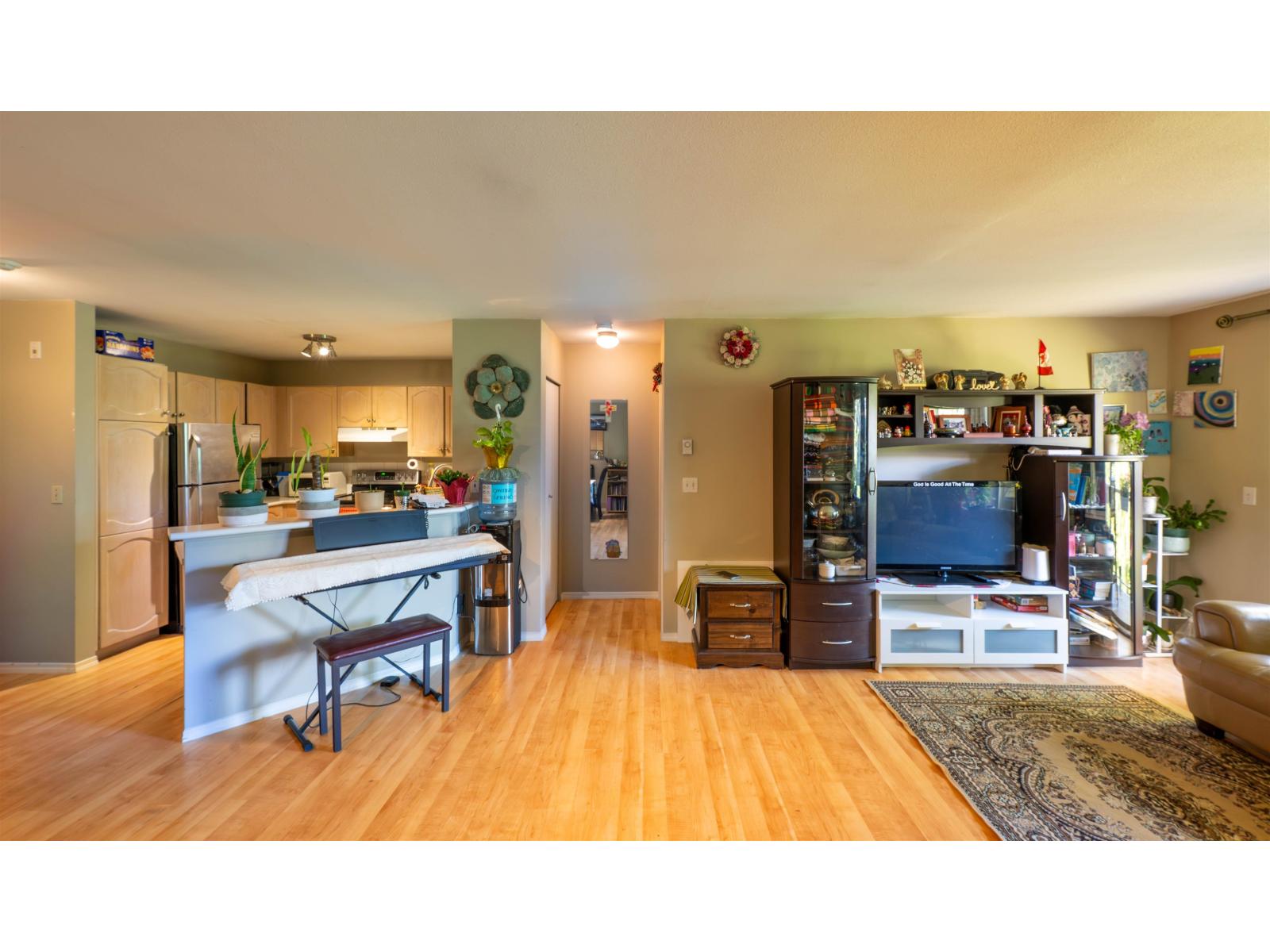 304 10756 138 Street, Surrey, British Columbia  V3T 4K5 - Photo 3 - R3122969