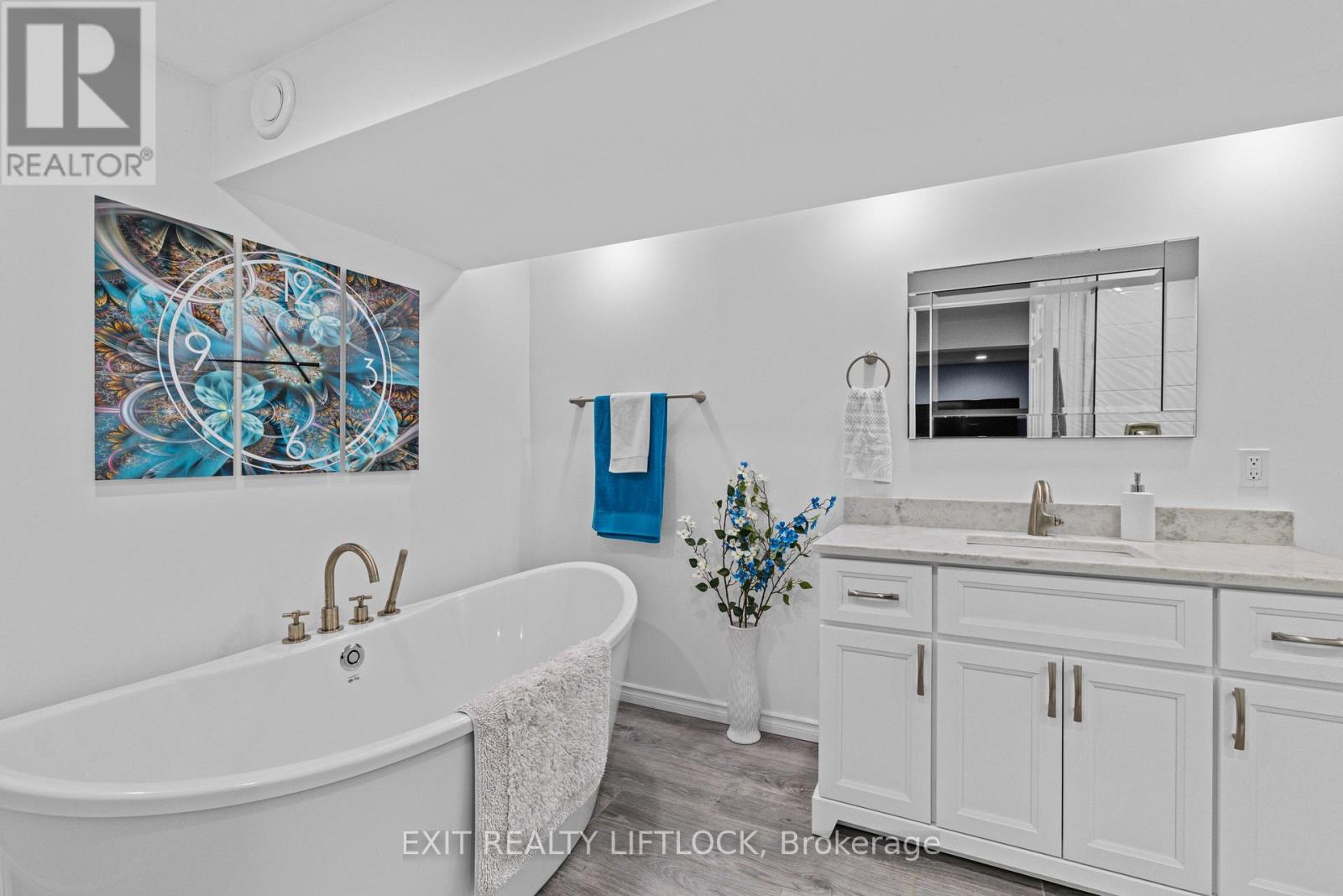 2225 Parkhill Road W, Cavan Monaghan, Ontario  K9J 6X4 - Photo 34 - X13146006