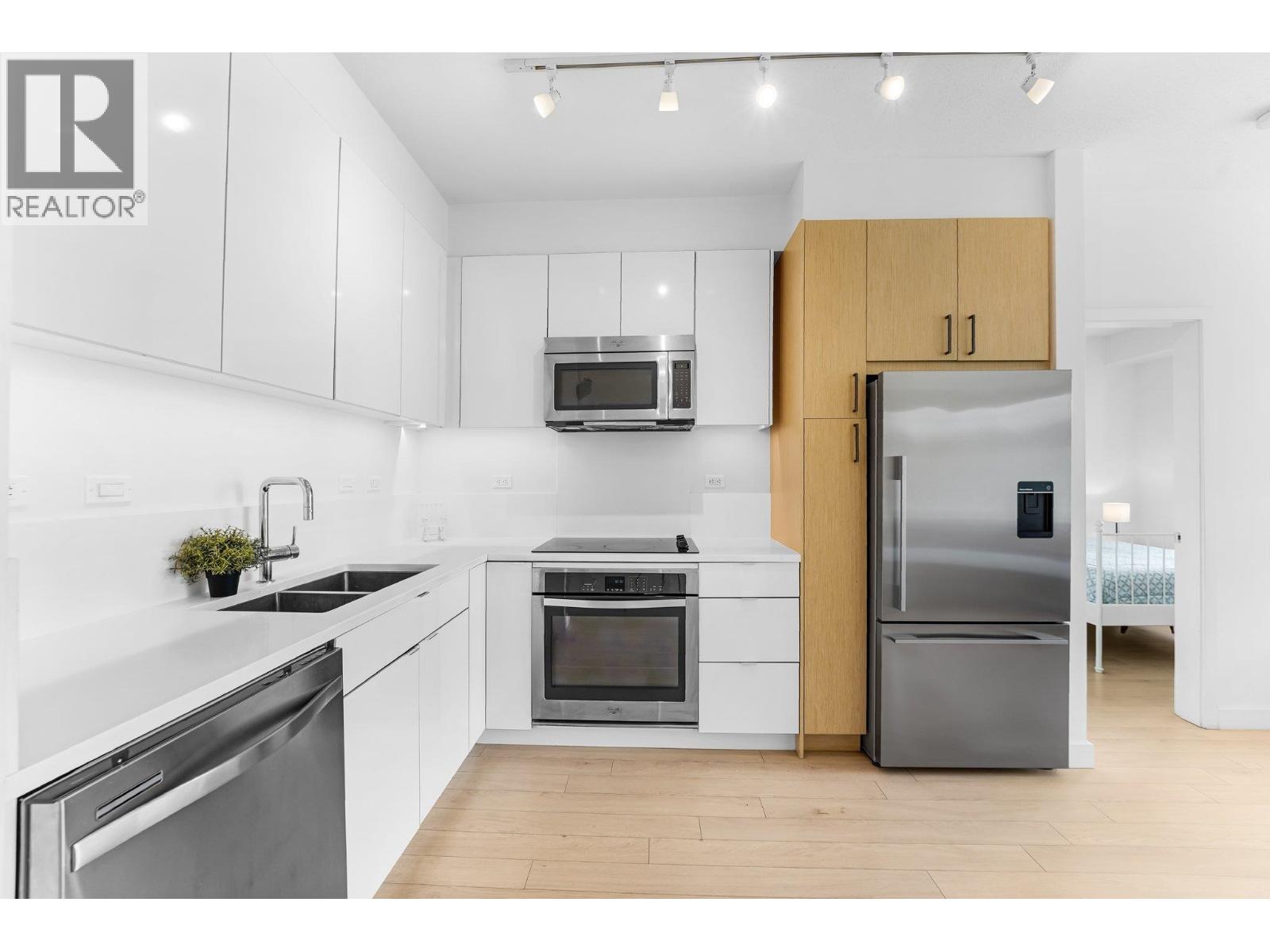 211 1621 Hamilton Avenue, North Vancouver, British Columbia  V7P 0B7 - Photo 4 - R3123177