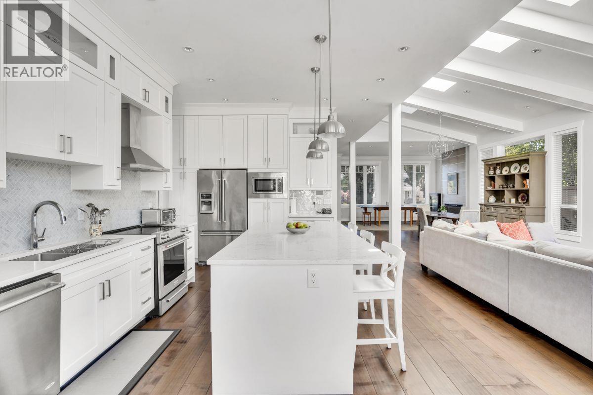 738 E 13th Street, North Vancouver, British Columbia  V7L 2M7 - Photo 4 - R3125039