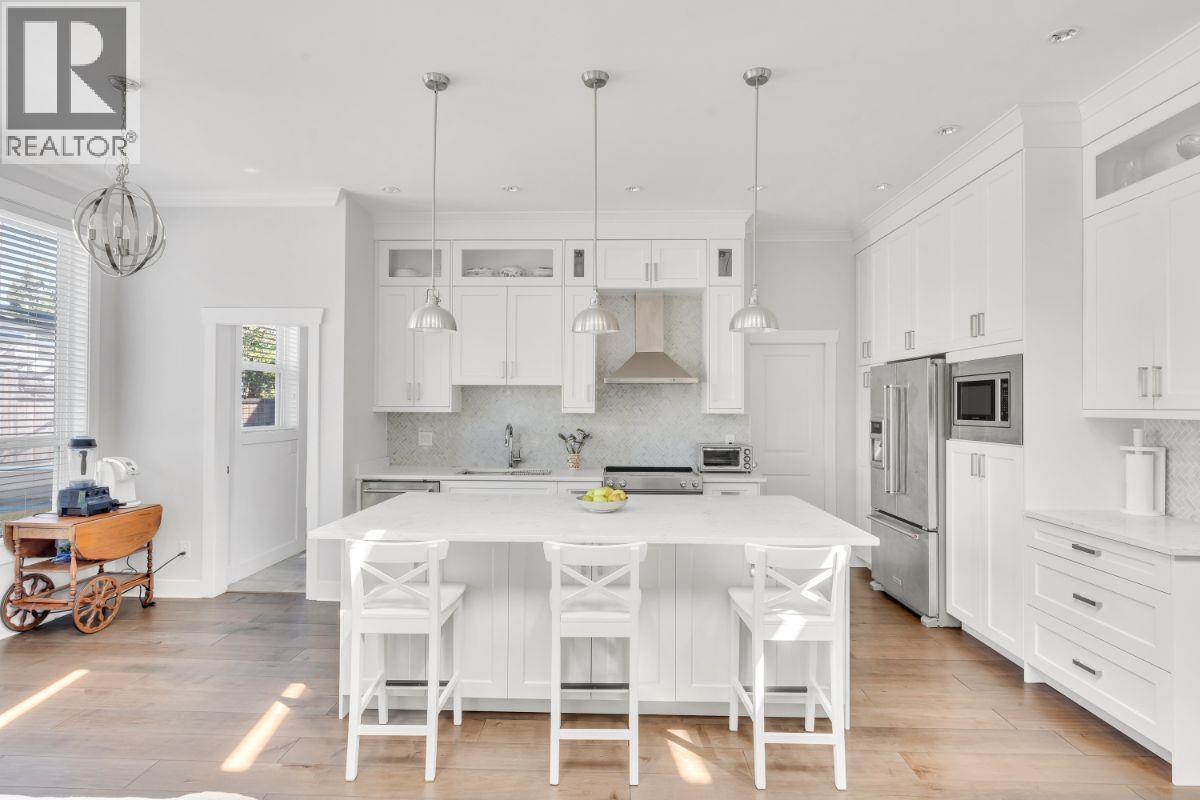 738 E 13th Street, North Vancouver, British Columbia  V7L 2M7 - Photo 5 - R3125039