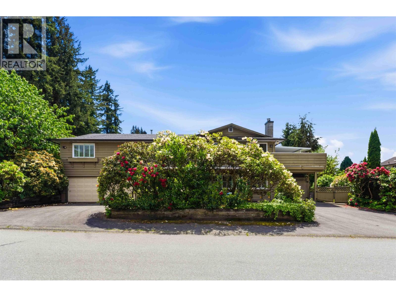 21260 Douglas Avenue, Maple Ridge, British Columbia  V4R 2L5 - Photo 2 - R3125072