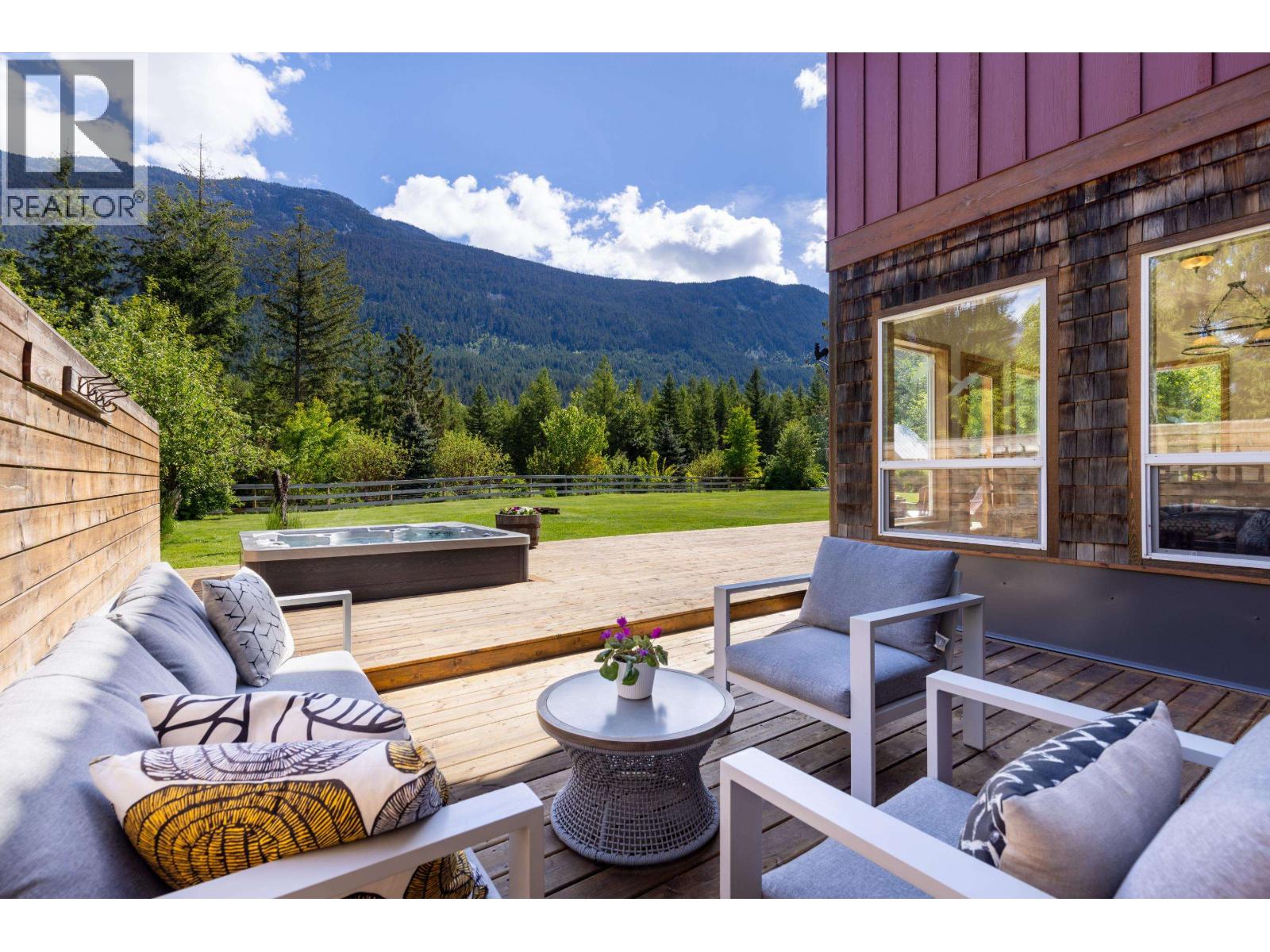 8950 Pemberton Meadows Road, Pemberton, British Columbia  V0N 2L2 - Photo 11 - R3125082