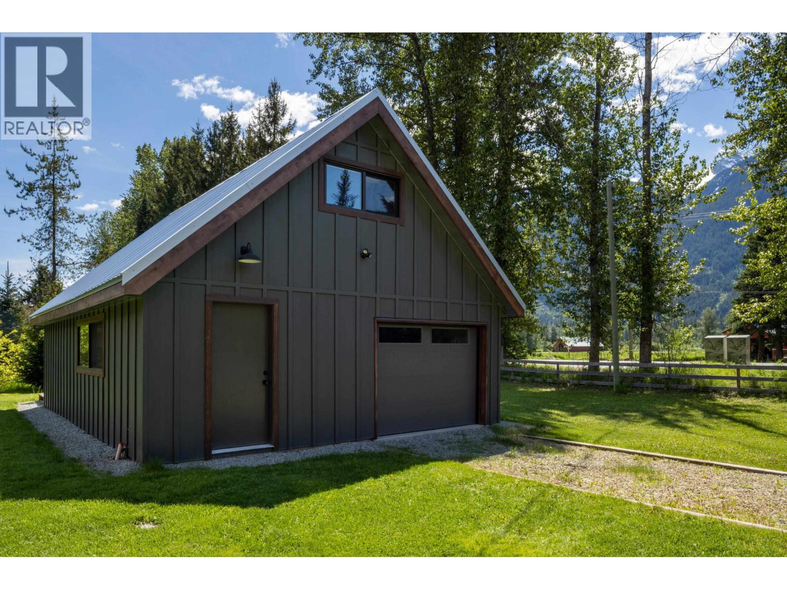8950 Pemberton Meadows Road, Pemberton, British Columbia  V0N 2L2 - Photo 24 - R3125082