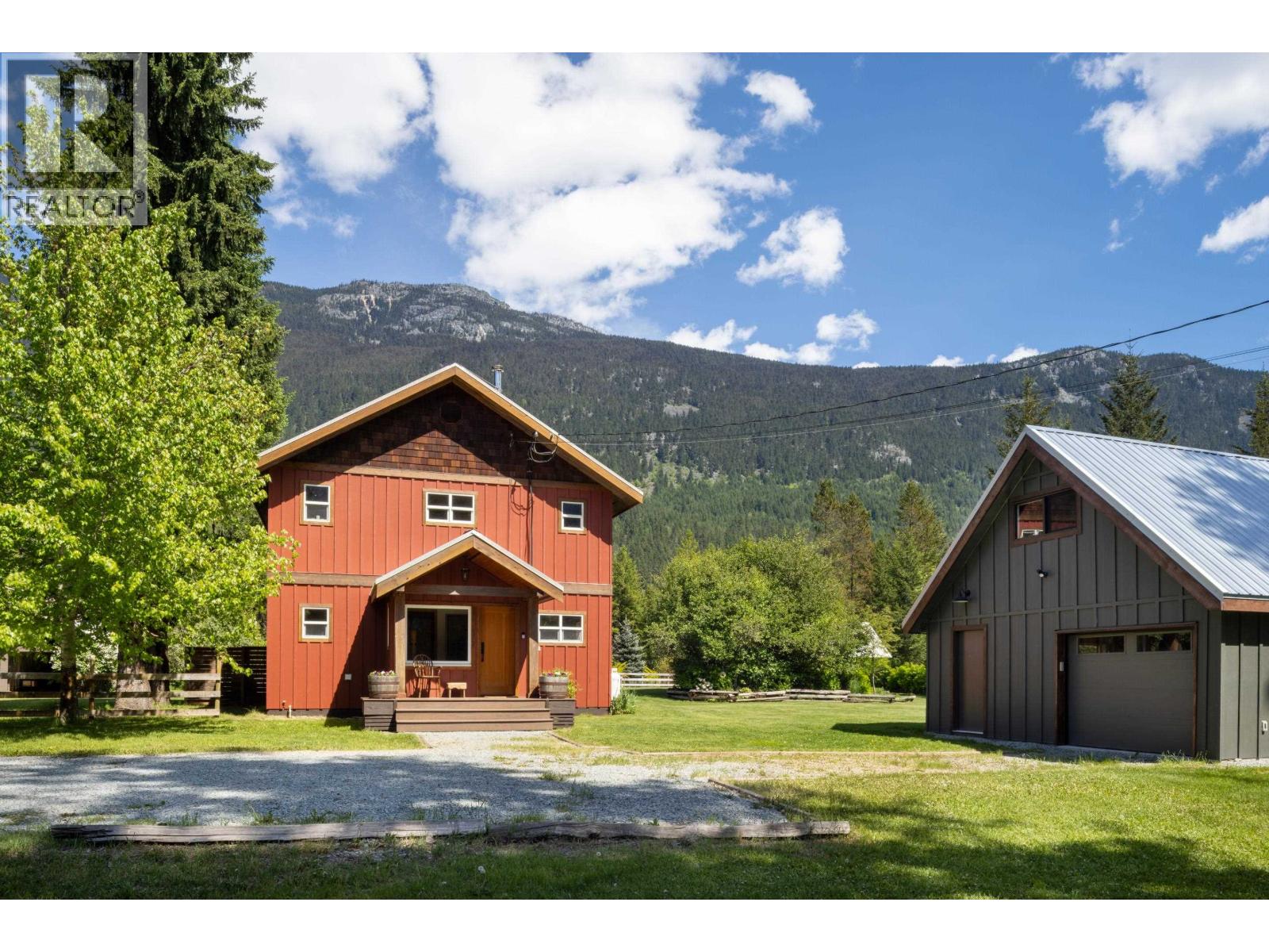 8950 Pemberton Meadows Road, Pemberton, British Columbia  V0N 2L2 - Photo 3 - R3125082