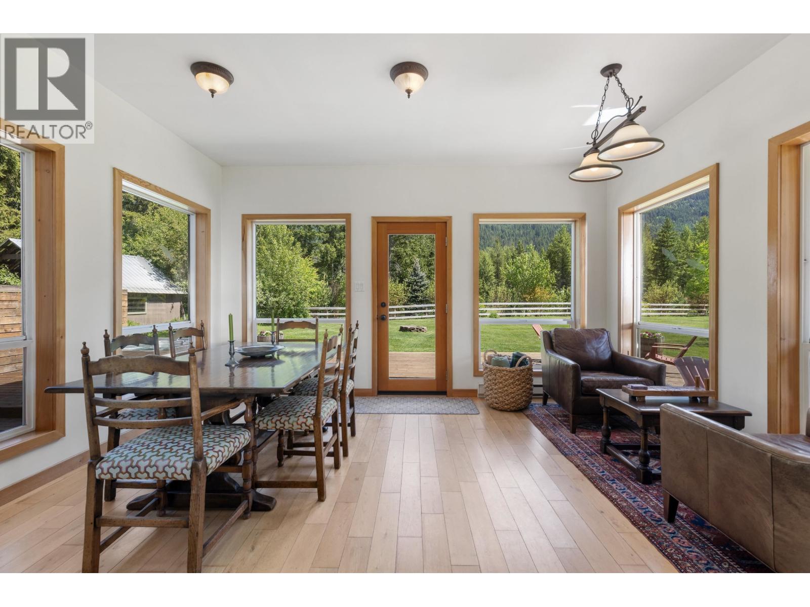 8950 Pemberton Meadows Road, Pemberton, British Columbia  V0N 2L2 - Photo 9 - R3125082