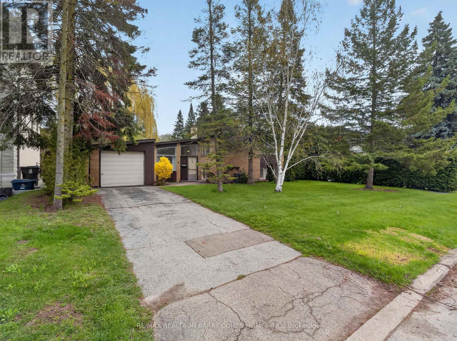 4 Malabar Place, Toronto, Ontario  M3B 1A5 - Photo 1 - C13145988