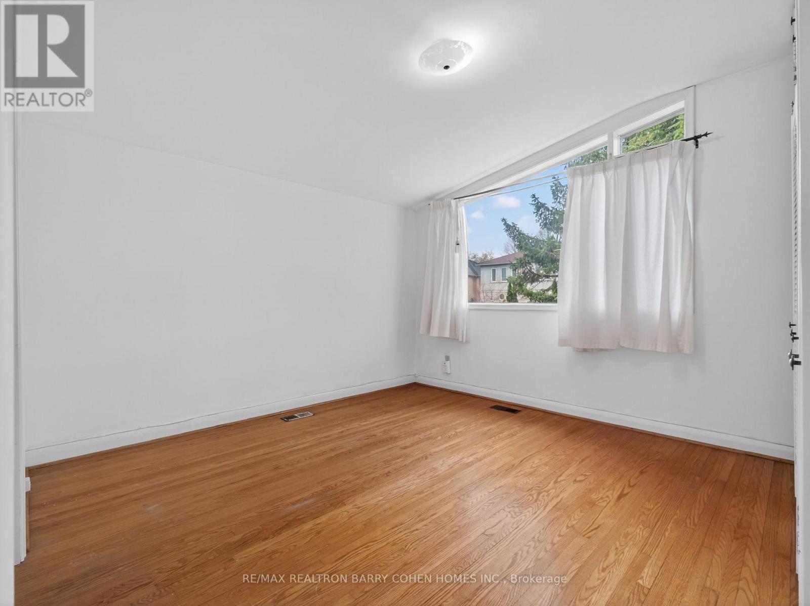 4 Malabar Place, Toronto, Ontario  M3B 1A5 - Photo 10 - C13145988