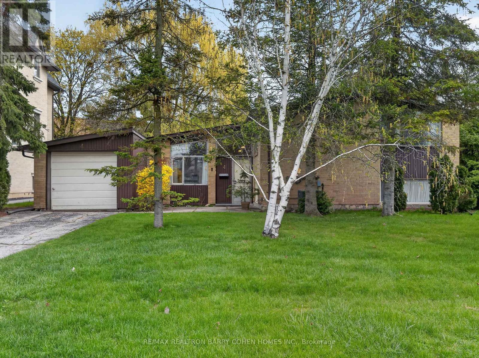 4 Malabar Place, Toronto, Ontario  M3B 1A5 - Photo 2 - C13145988