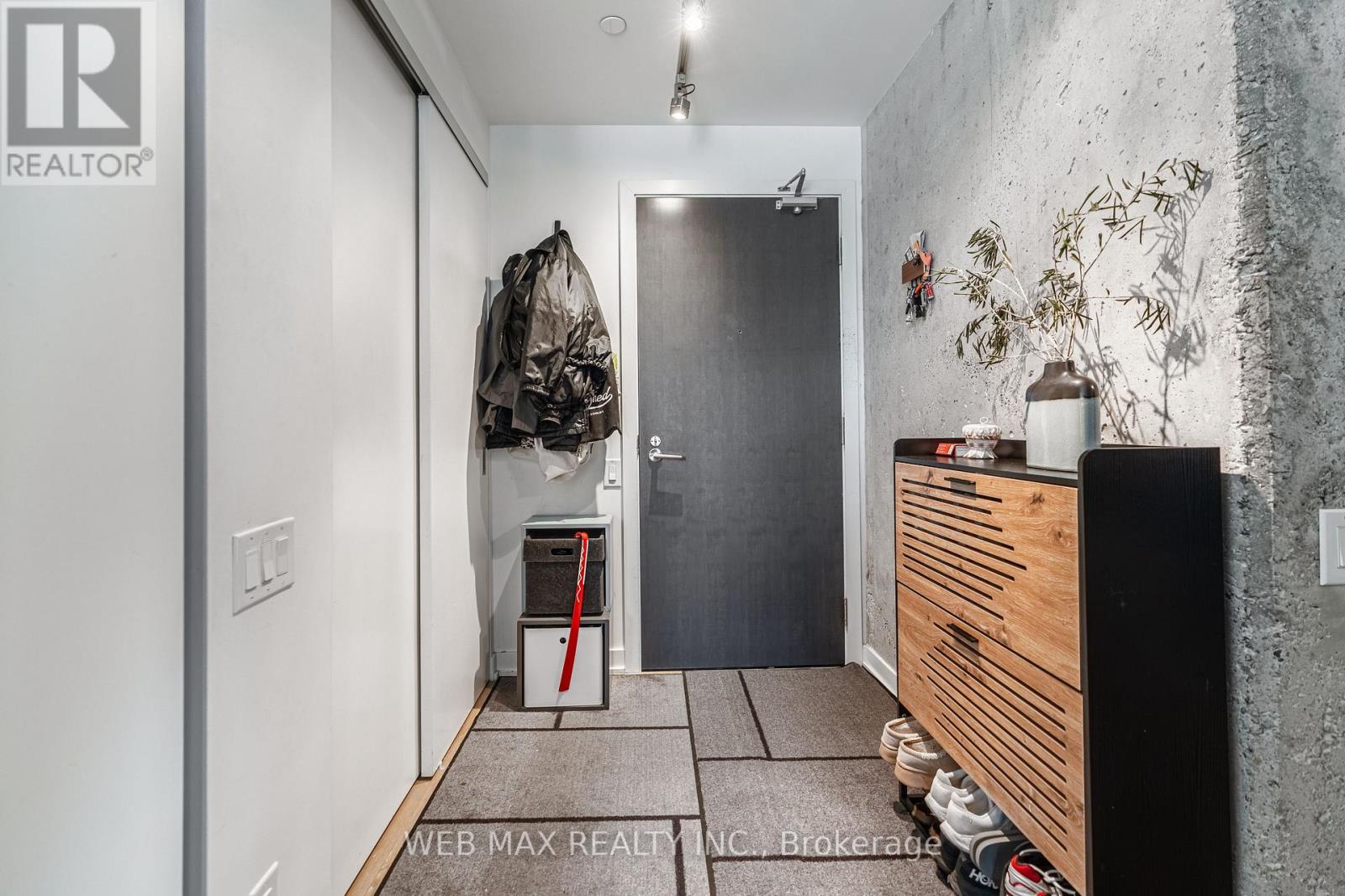 2102 - 11 Charlotte Street, Toronto, Ontario  M5V 2H5 - Photo 3 - C13146070